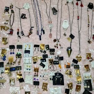 Elegant Gold and Black Necklace